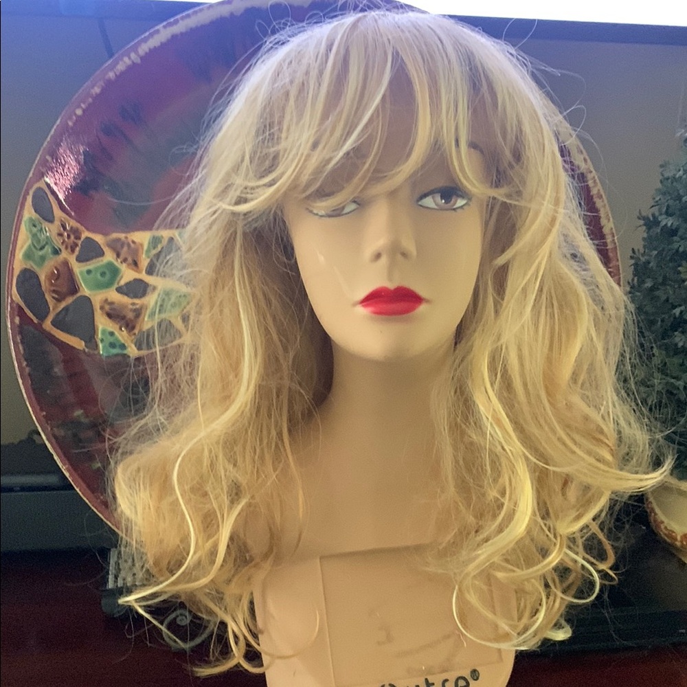 Blonde Wavy Hair synthetic Wig